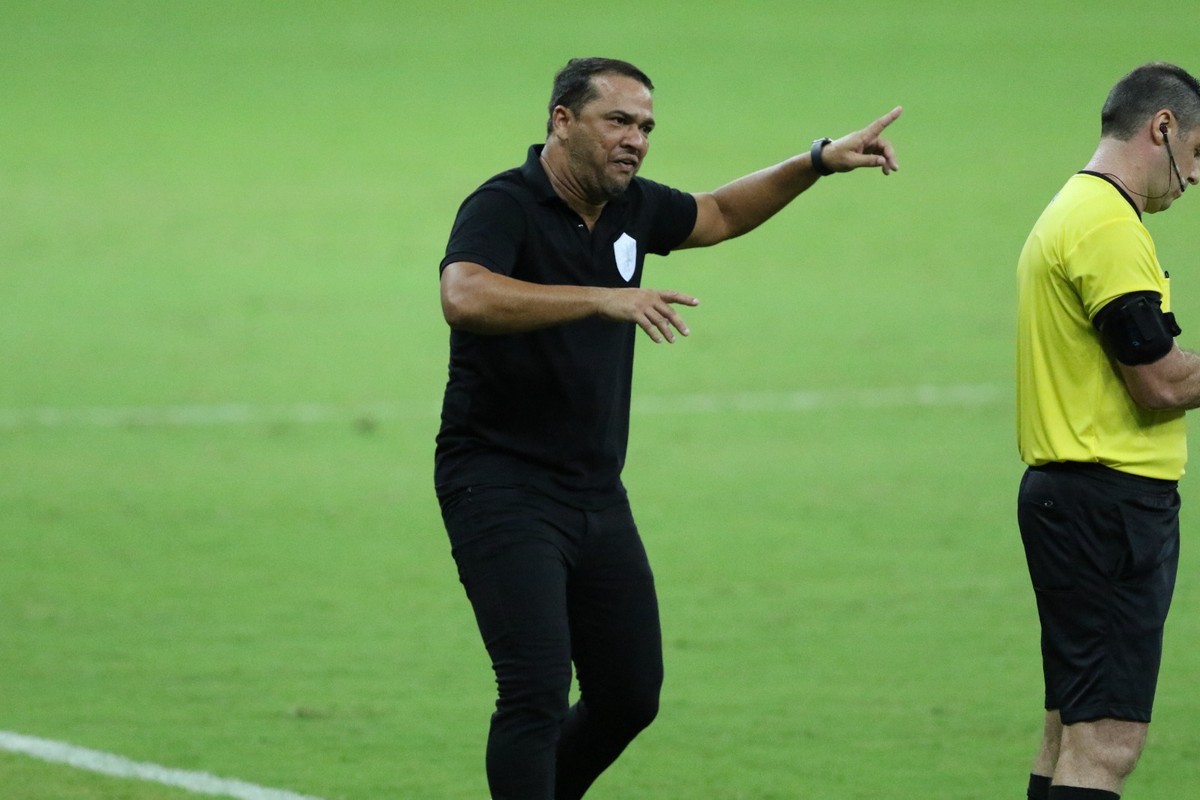 Com semana livre, técnico do Retrô foca em erros de primeira final