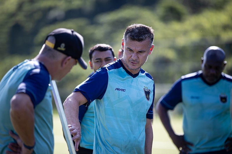 Volta Redonda anuncia demissão do técnico William De Mattia