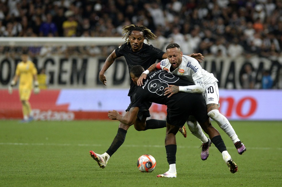 Neymar em Corinthians x Santos — Foto: Marcos Ribolli