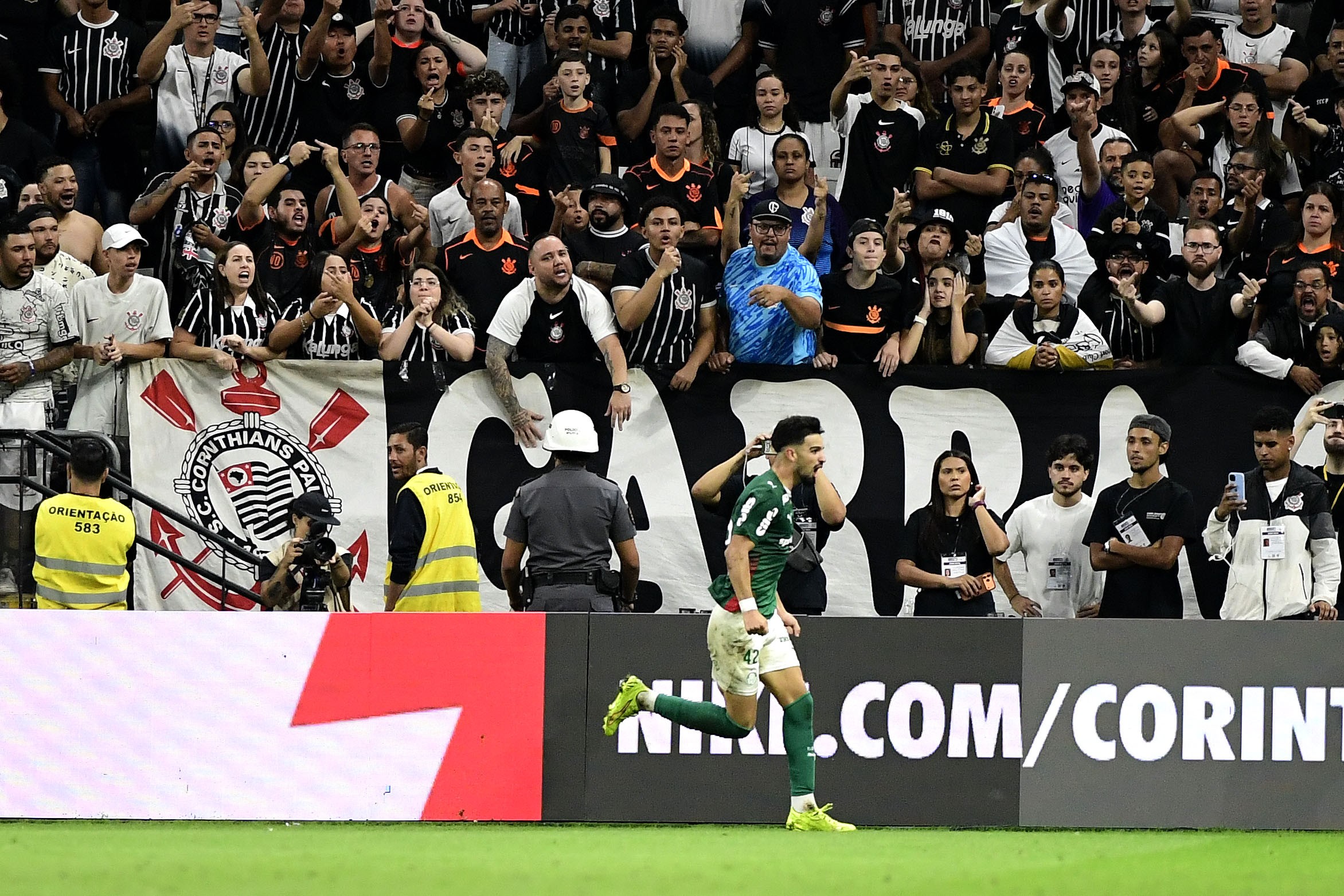 Flaco brilha em clássico decisivo, enquanto Carlos Miguel se redime com defesa crucial de pênalti