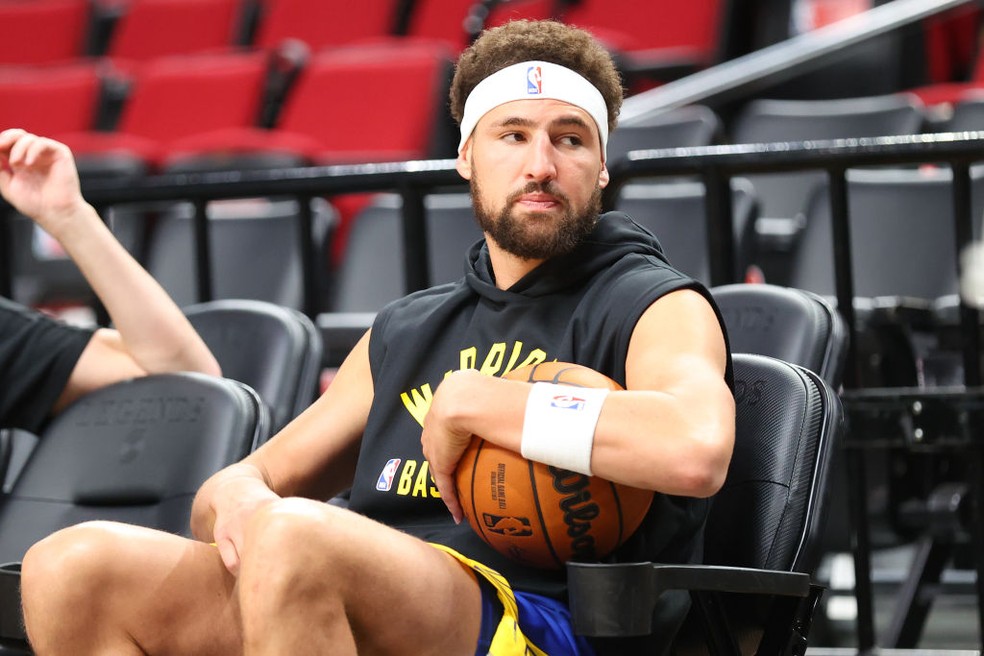 Klay Thompson desencanta, Warriors bate Rockets e vence a primeira