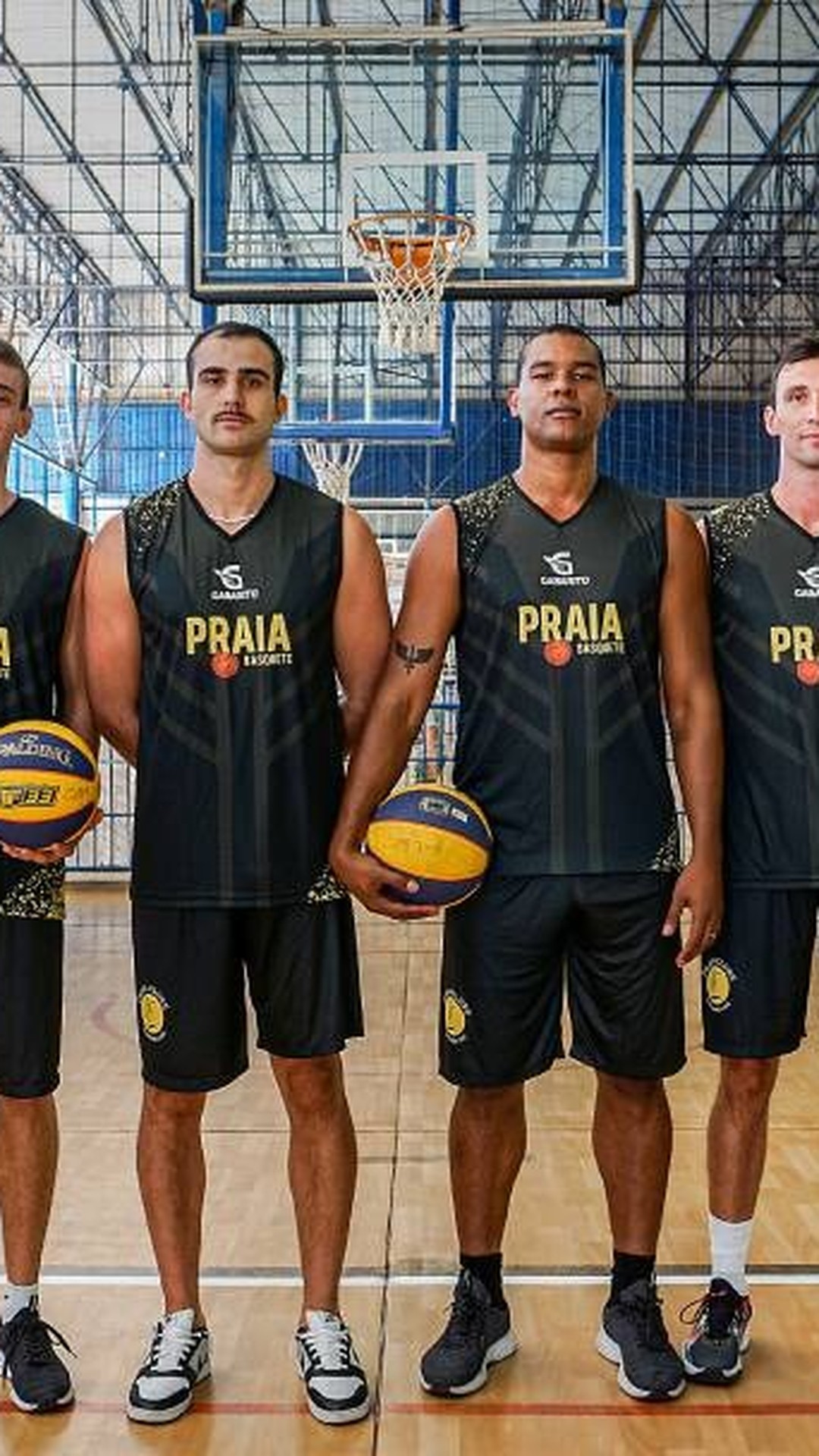 Jogador de basquete do Praia Clube assume bissexualidade: 'Liberto