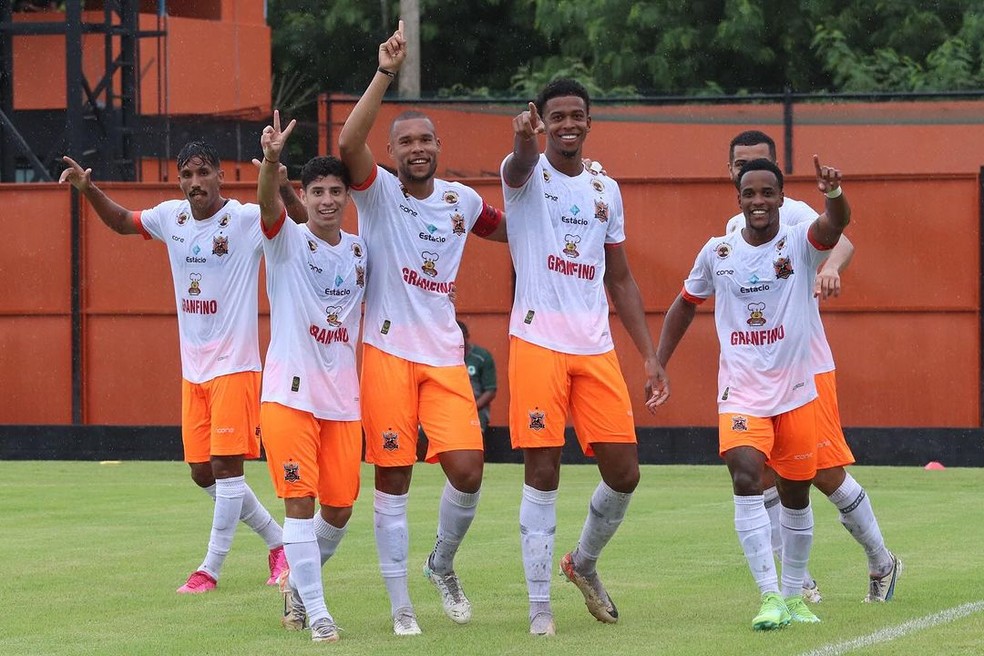 Carlinhos comemora um gol pelo Nova Iguaçu — Foto: Divulgação / Nova Iguaçu
