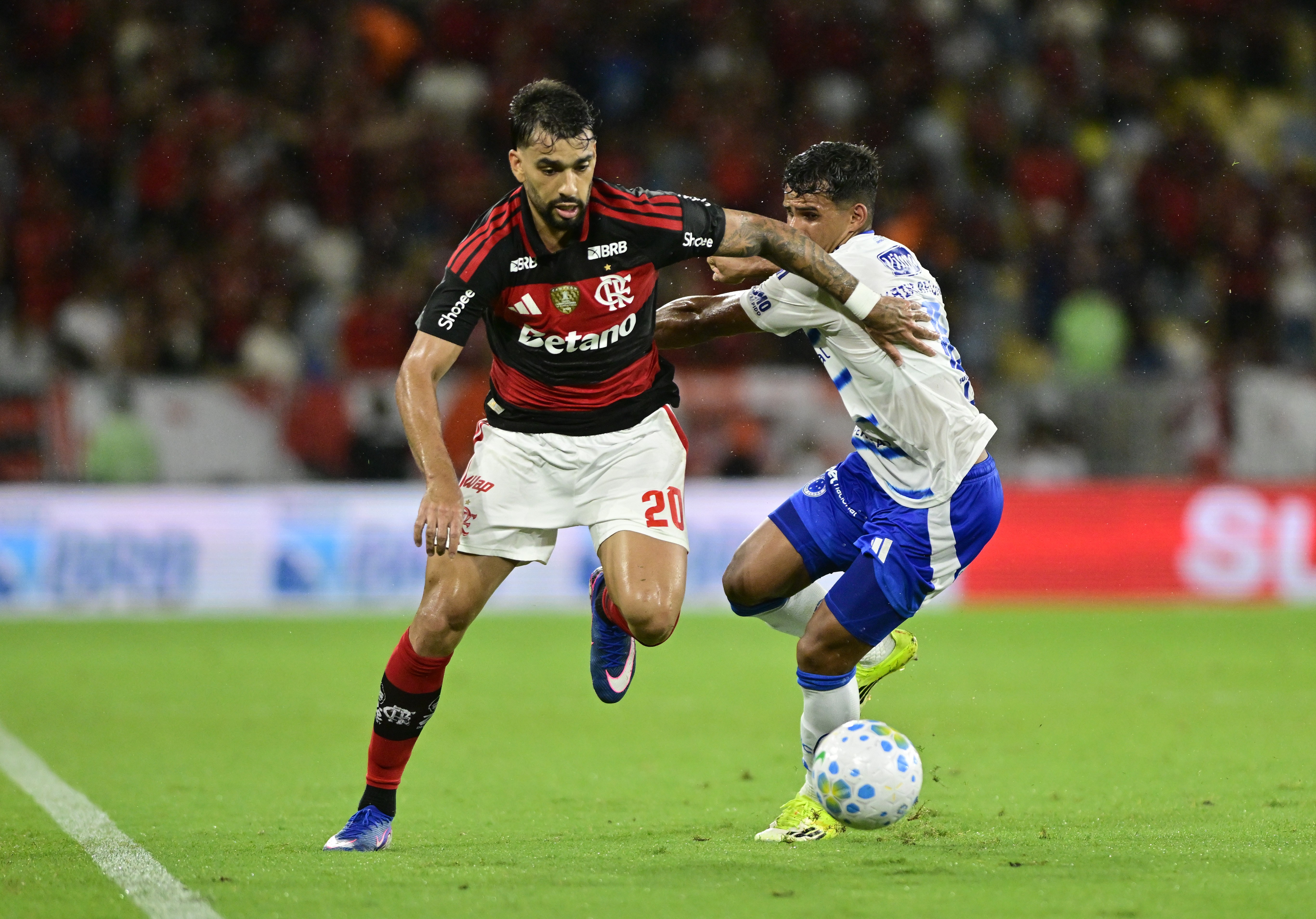 Análise das atuações do Flamengo: Paquetá brilha e zagueiros passam aperto