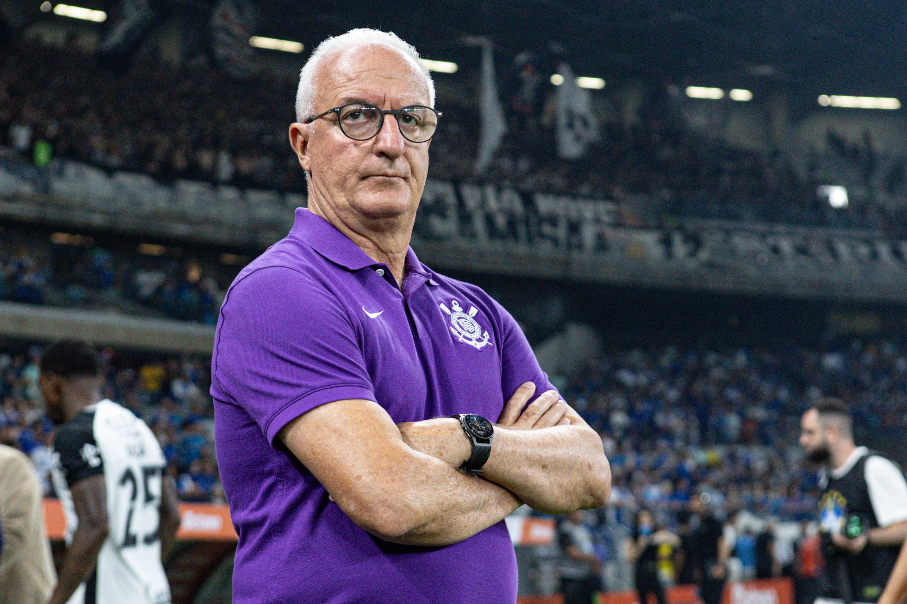 Dorival justifica ausência de Garro entre os titulares e pede cautela ao Corinthians: 