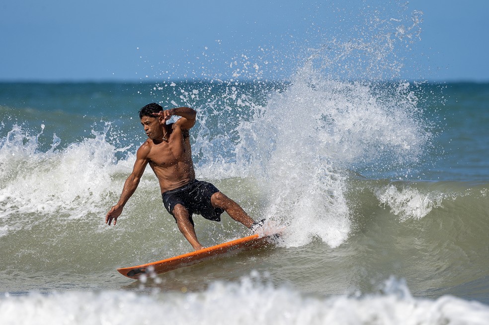 Marcelo Nunes na praia de Ponta Negra &mdash; Foto: Fidel Dantas
