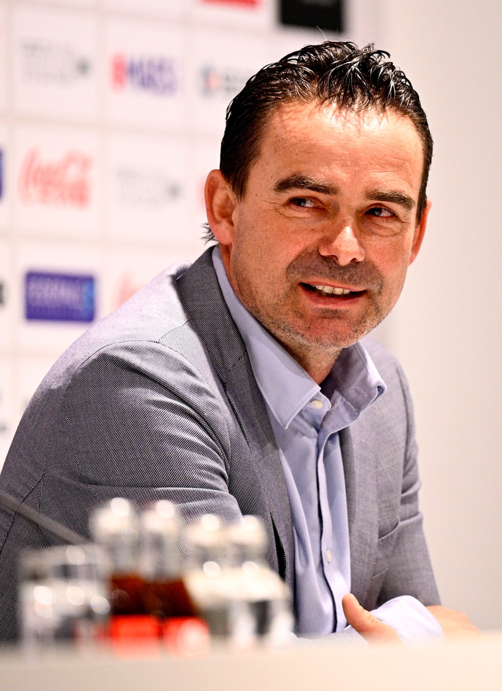 Marc Overmars deixa o futebol por problemas de saúde e estresse | Ge