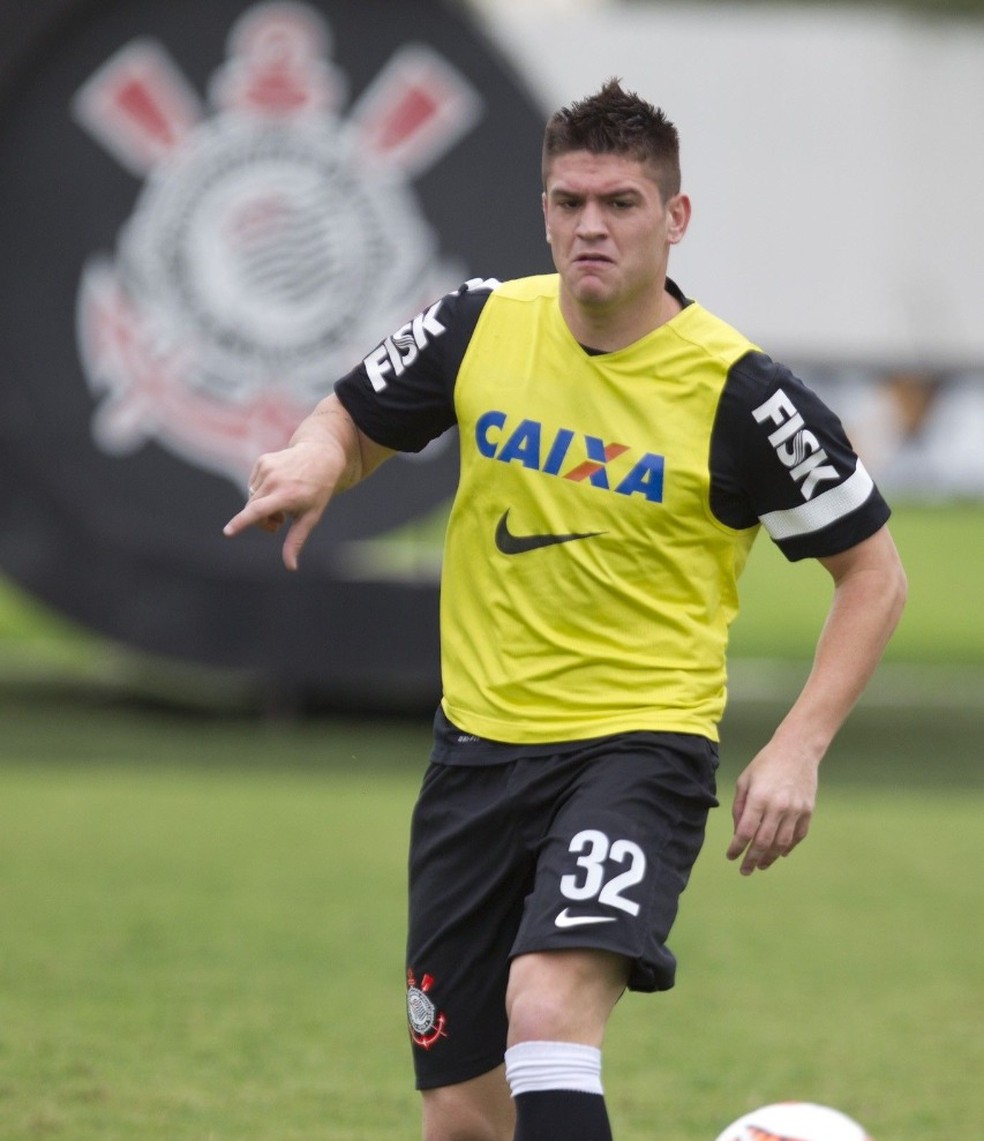 Com ex-Corinthians, time russo é campeão de forma antecipada