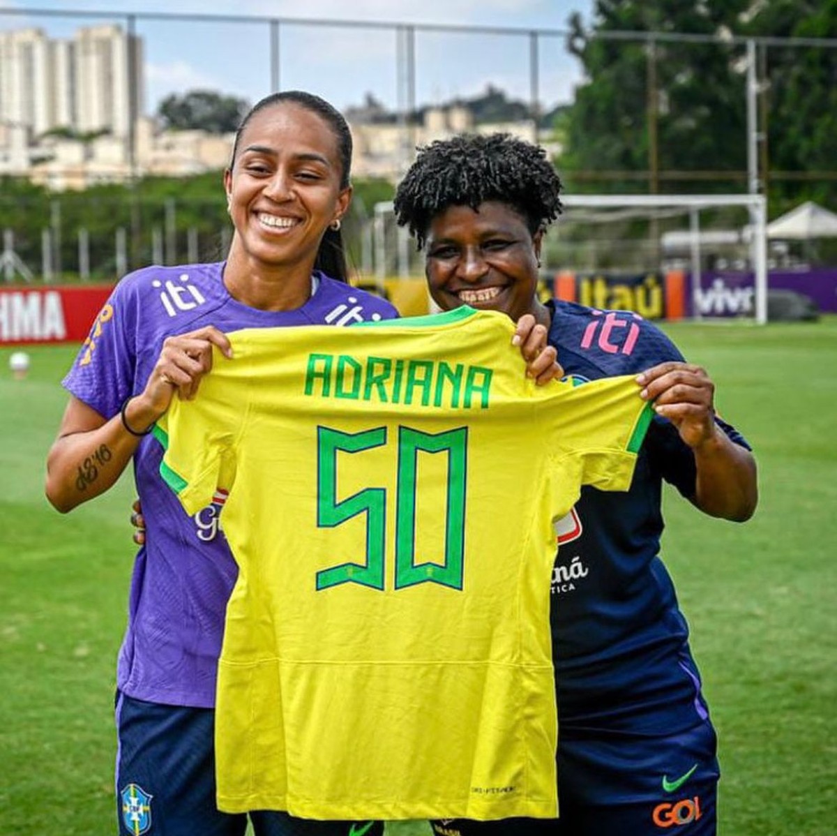 Pioneira do futebol americano feminino no Brasil, carioca disputa a liga  dos EUA