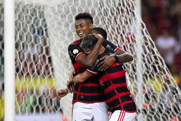 Bruno Henrique titular e Fabrício Bruno de volta na escalação do Flamengo.