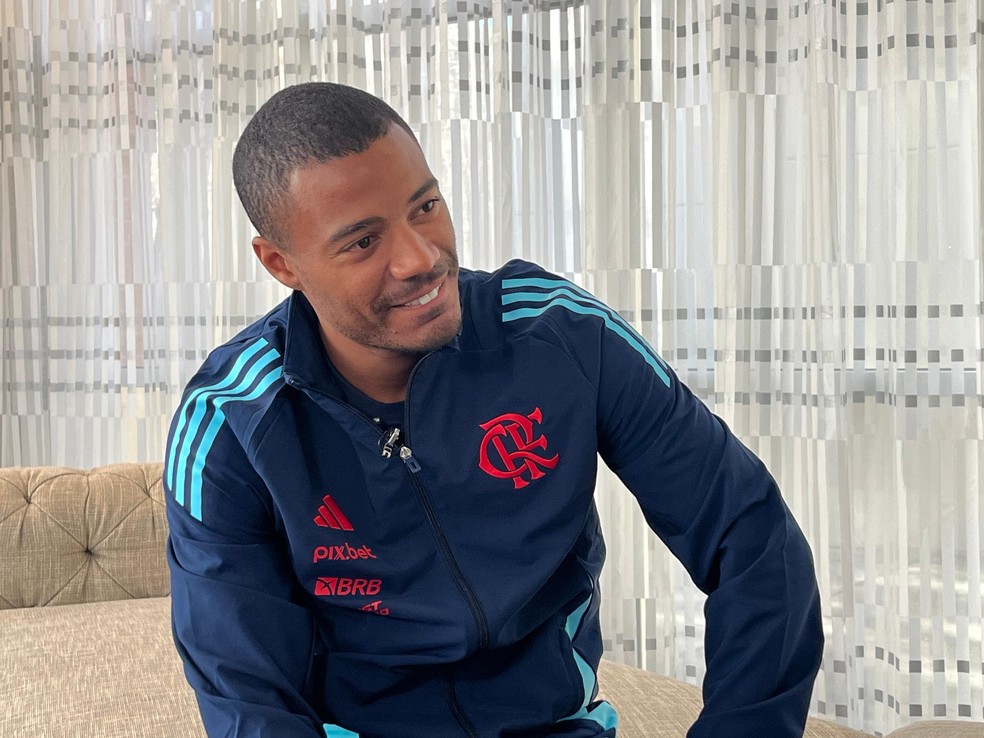 De la Cruz concede primeira entrevista exclusiva no Flamengo — Foto: Emanuelle Ribeiro