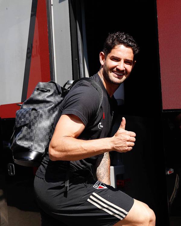 Cortado dos últimos três jogos do São Paulo, Pato é relacionado contra o Vasco