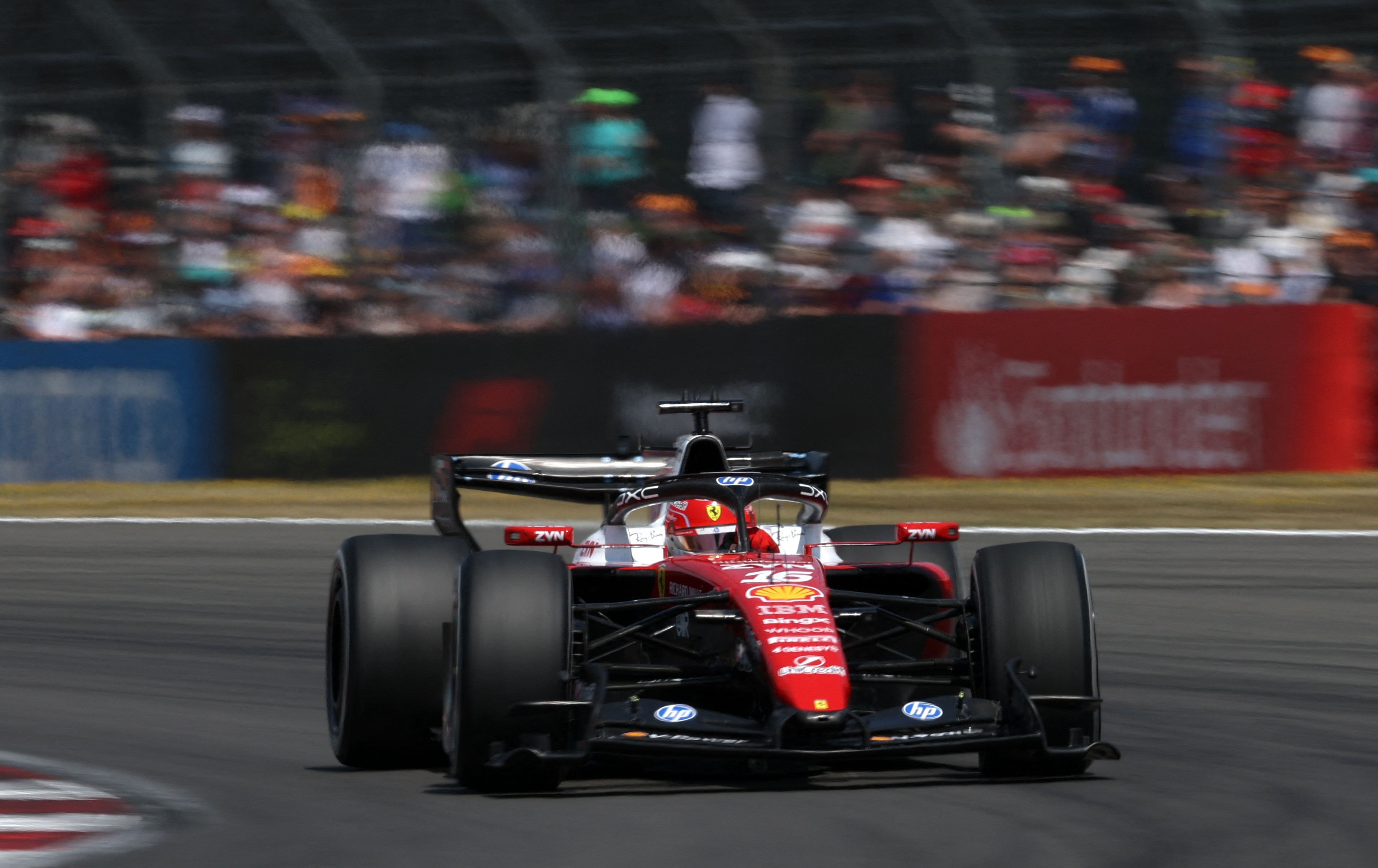 Vasseur rebate provocação da Mercedes sobre atualizações da Ferrari, e Wolff se explica
