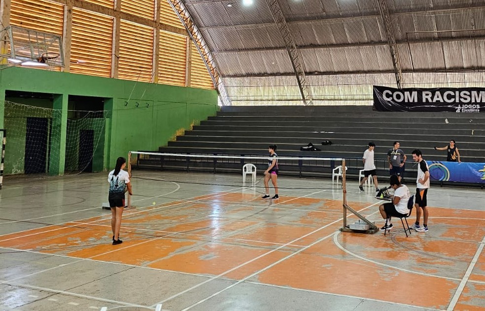 19 estudantes de três cidades acreanas participaram da fase estadual de badminton — Foto: Divulgação/FEACBD