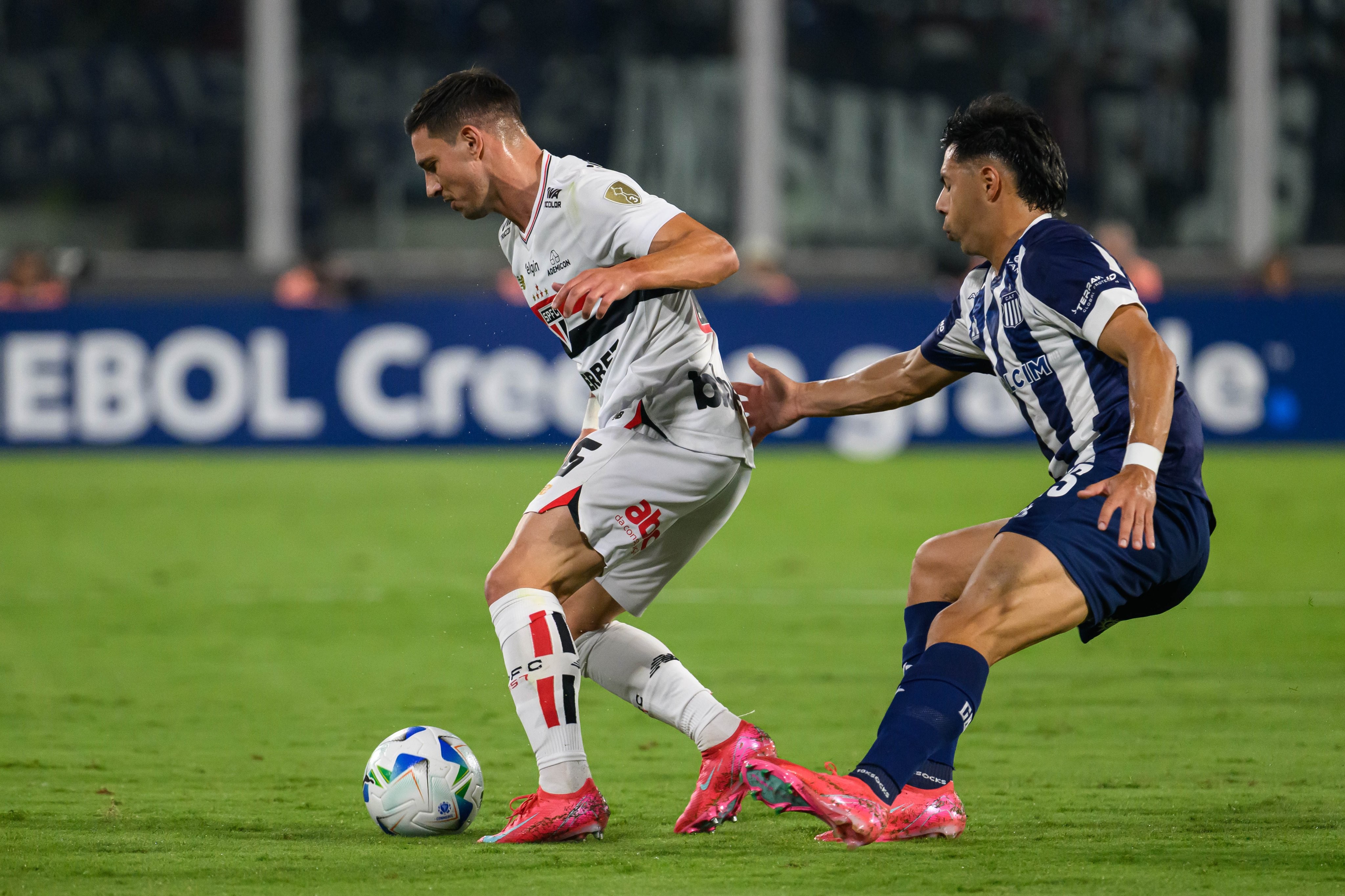 São Paulo inicia Libertadores com vitória apesar das precauções em campo