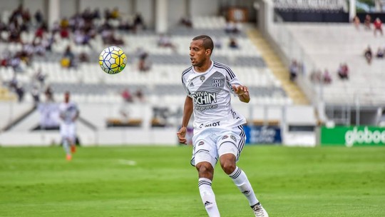 Ex-Ponte anuncia o fim da carreira após luta contra o câncer: "Estou, enfim, curado" Ex-Ponte anuncia o fim da carreira após luta contra o câncer: "Estou, enfim, curado"