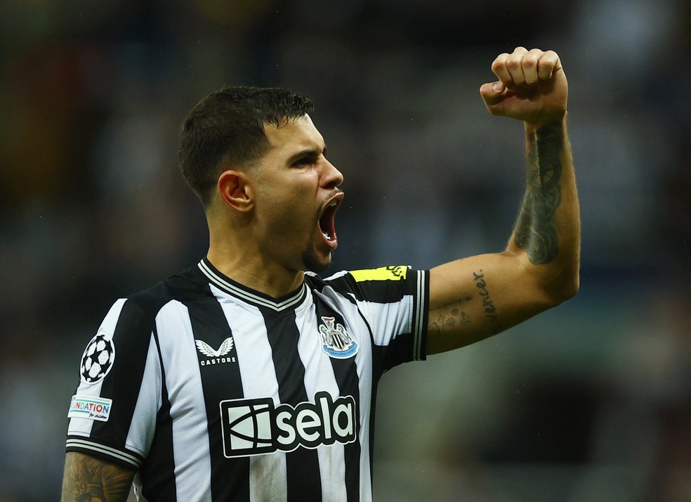 Bruno Guimarães brilha no Newcastle e ganha presente inusitado da torcida |  liga dos campeões | ge