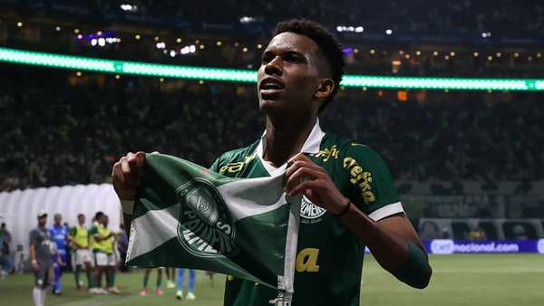 Palmeiras negocia transferência de Estêvão ao Chelsea por valor recorde.