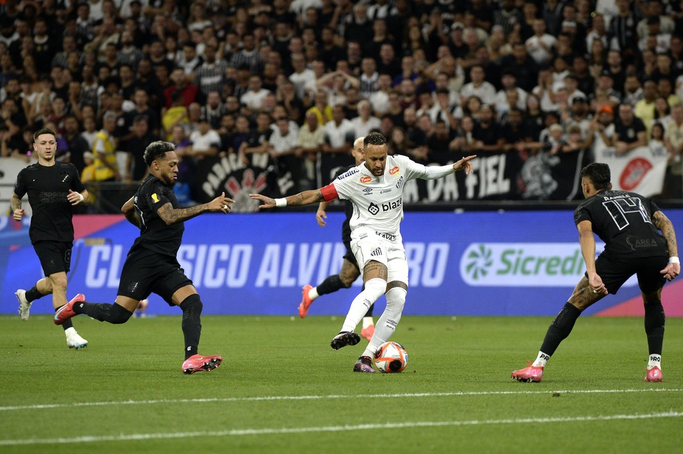 Neymar em Corinthians x Santos — Foto: Marcos Ribolli