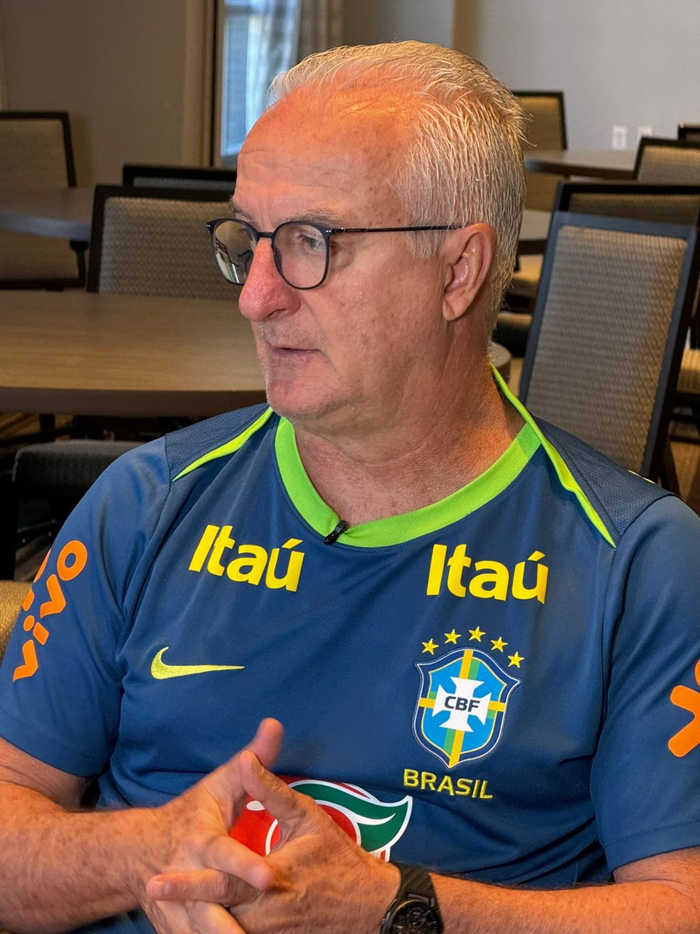 Dorival Júnior em entrevista nesta segunda-feira em Las Vegas — Foto: Cahê Mota / ge