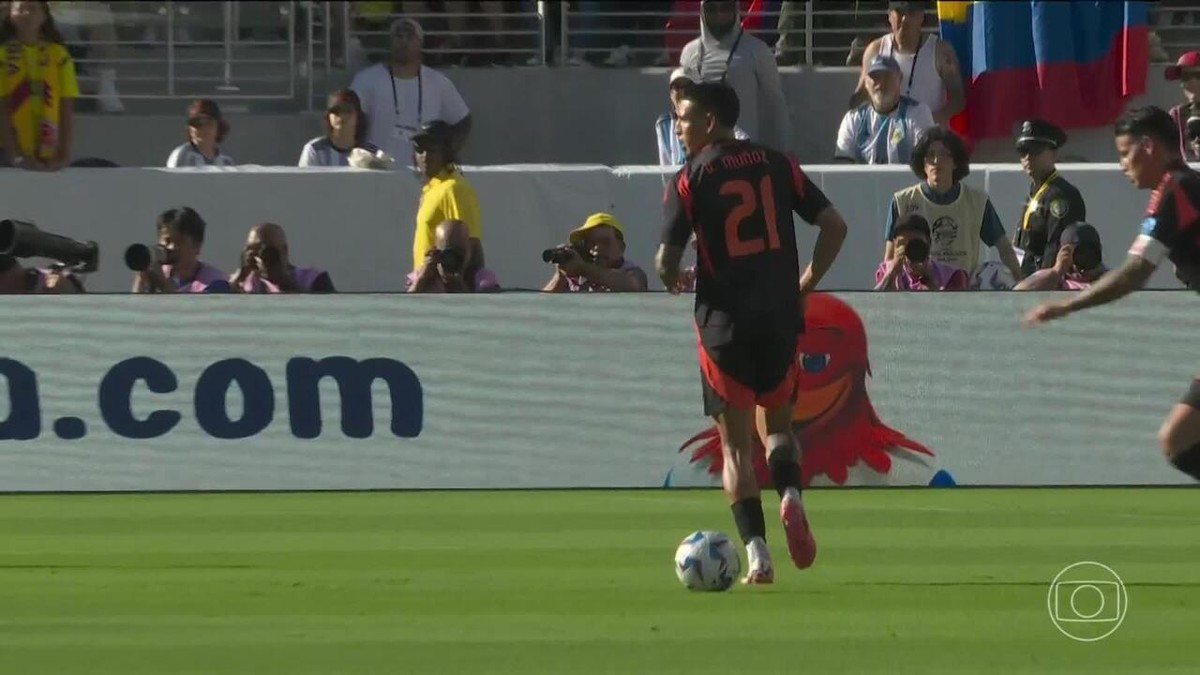 James Rodríguez comemora boa fase na Colômbia: 