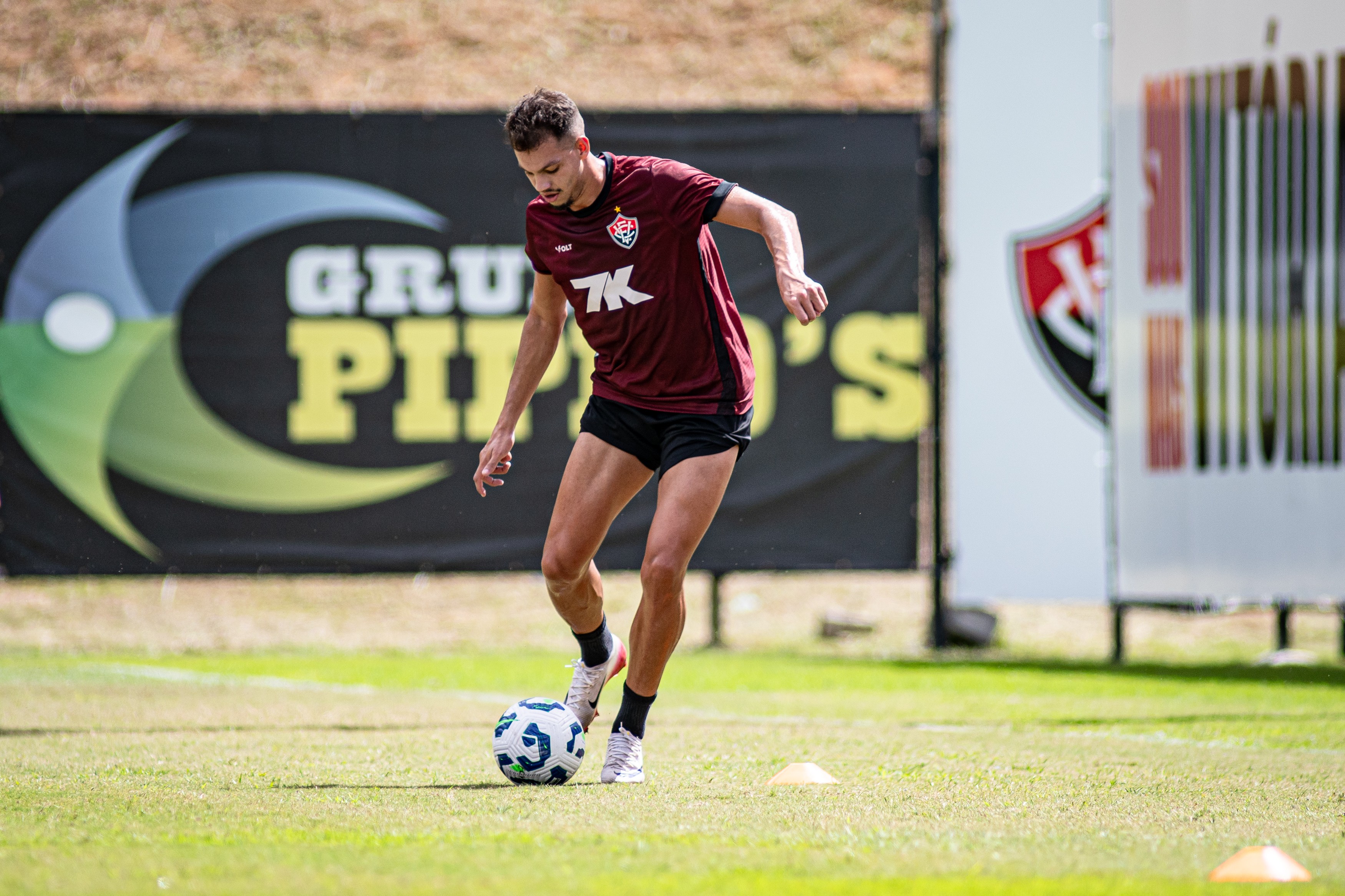 Vitória anuncia empréstimo de Zé Marcos ao Sport | Ge