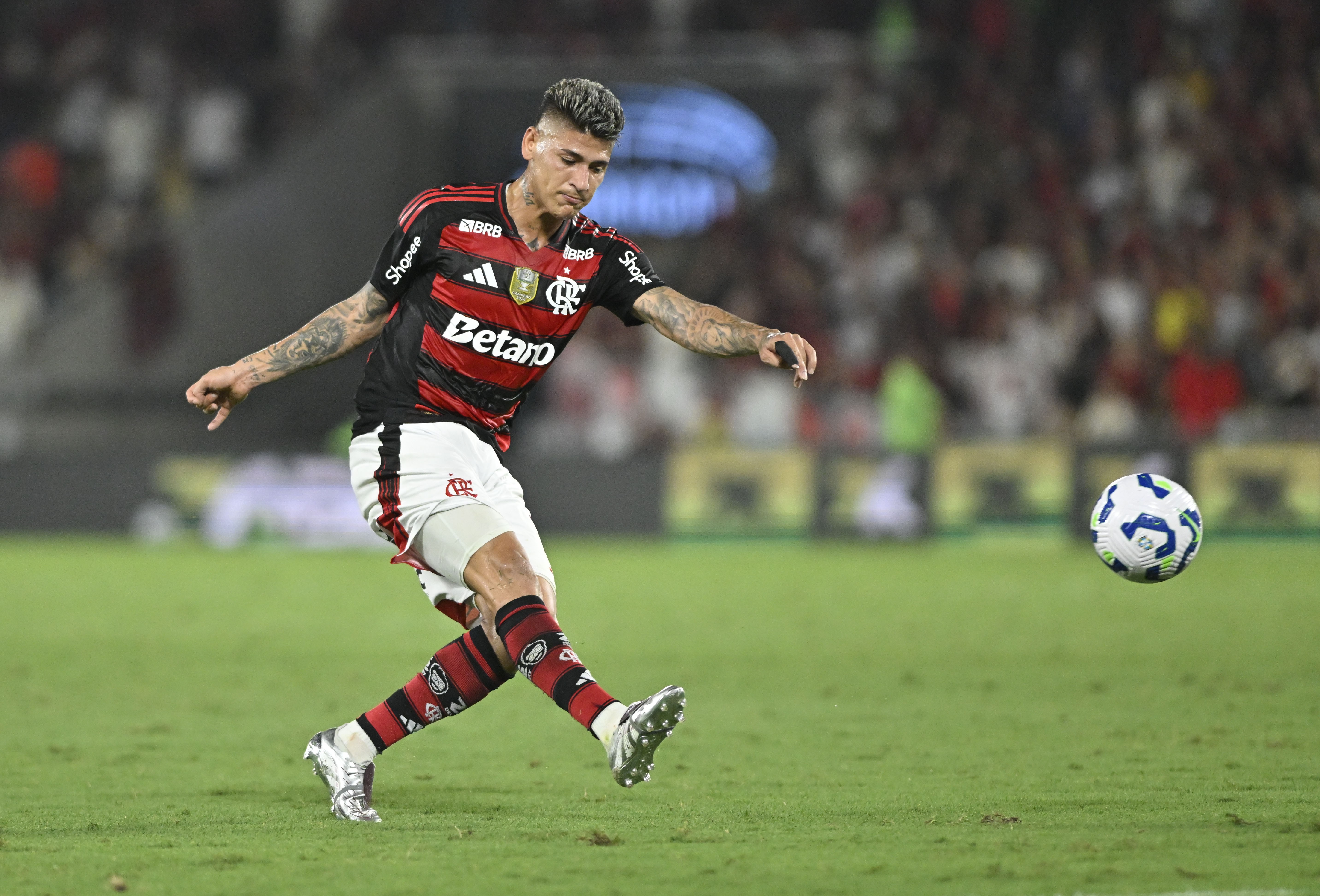 Carrascal faz sua estreia no profissional sob pressão antes de cumprir suspensão pelo Flamengo