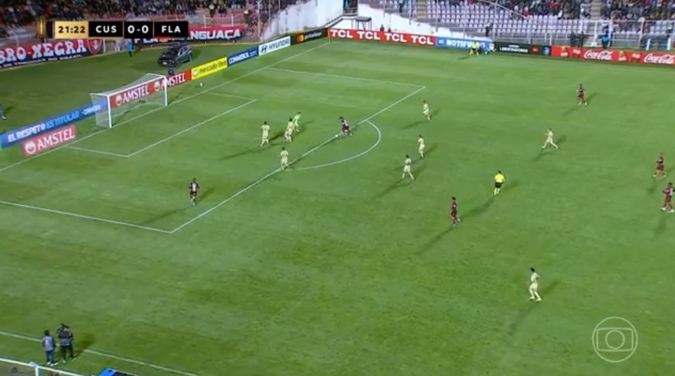 Chance perdida por Bruno Henrique em Cusco x Flamengo — Foto: Reprodução / TV Globo