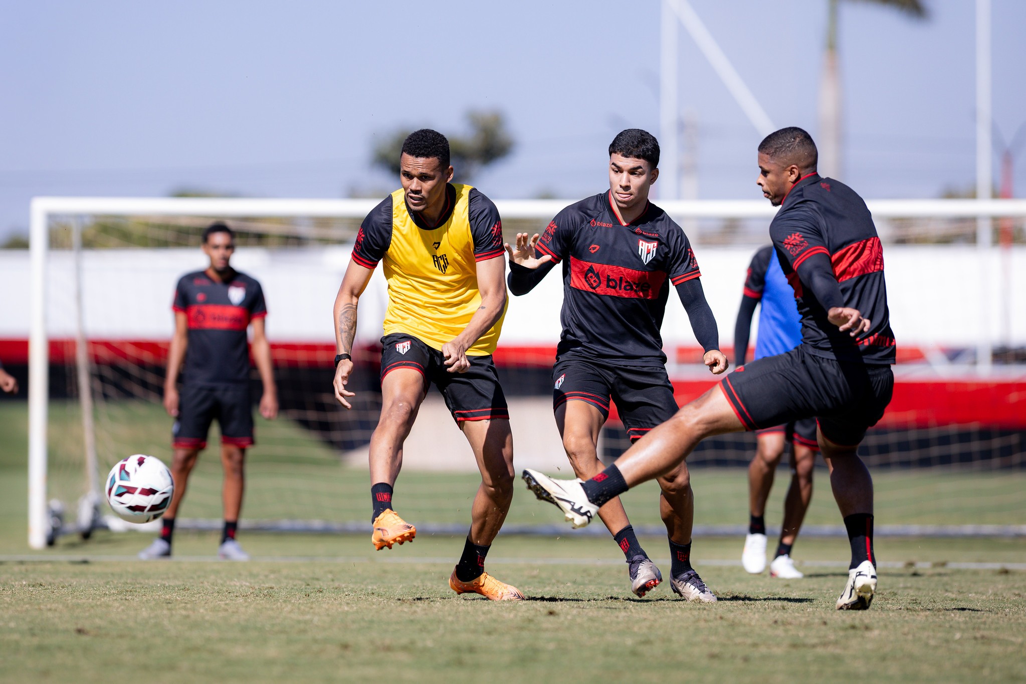Punido com transfer ban, Atlético-GO vai para mais um jogo sem poder usar os reforços