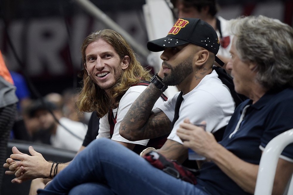 Gabigol, Filipe Luis e Jorge Jesus em jogo de basquete do Flamengo � Foto: Divulga��o/Fiba