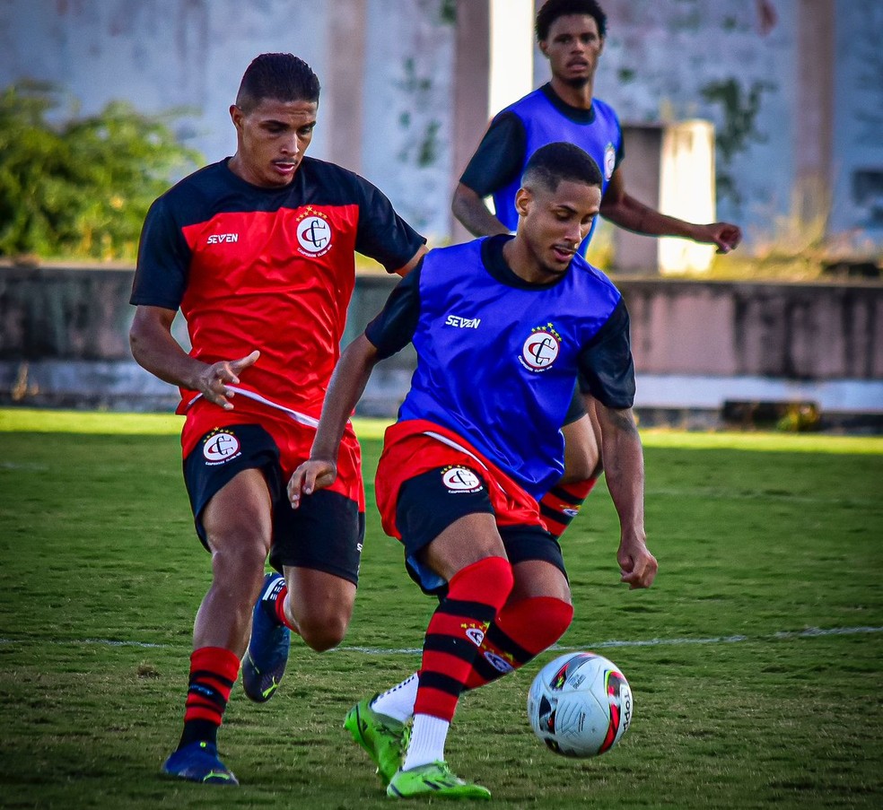 Atividade do Campinense no Estádio Amigão, dias antes do amistoso de logo mais — Foto: Estefinho Francelino / Campinense