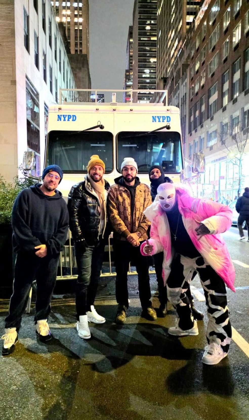 Neymar usa "disfarce" para passear nas ruas de Nova York — Foto: Reprodução