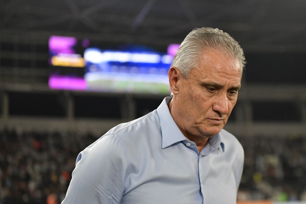 Tite durante Botafogo x Flamengo — Foto: Thiago Ribeiro/AGIF