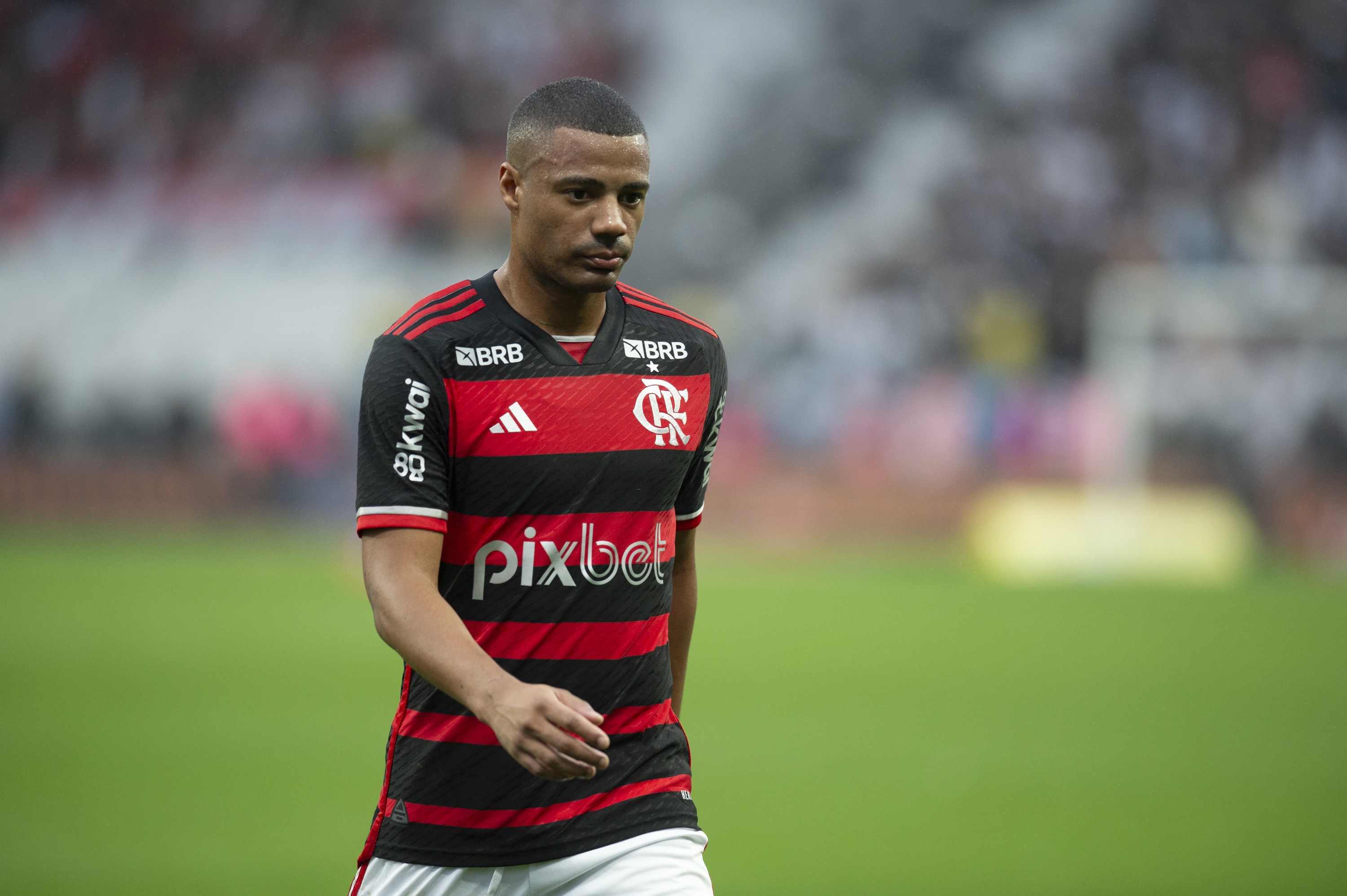 De la Cruz sofre lesão na coxa direita e desfalca o Flamengo nas finais ...