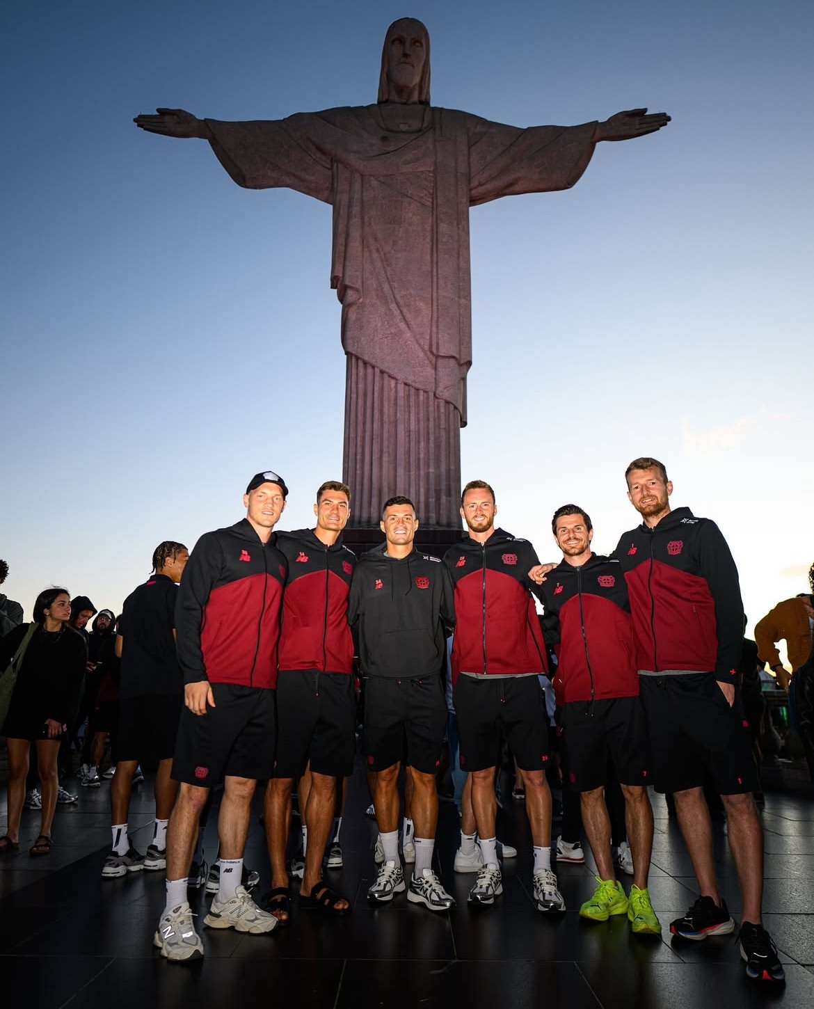 Bayer Leverkusen visita Cristo Redentor e anuncia ações beneficentes