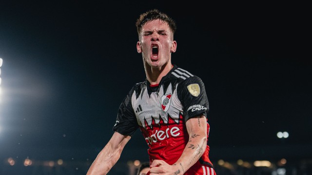 Mastantuono comemora gol em Libertad x River Plate