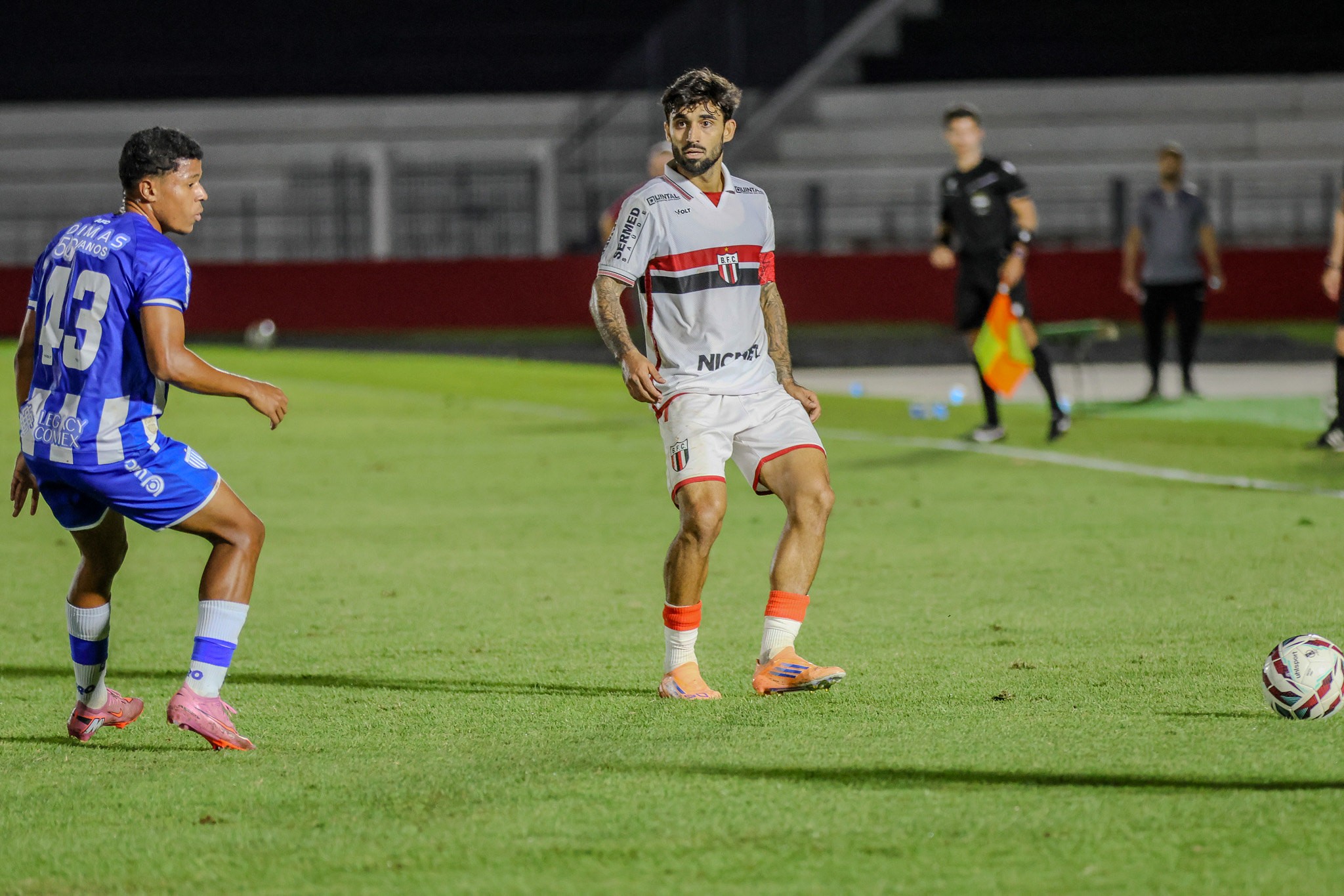 Patrick Brey destaca força da bola parada e celebra fase como capitão do Botafogo-SP