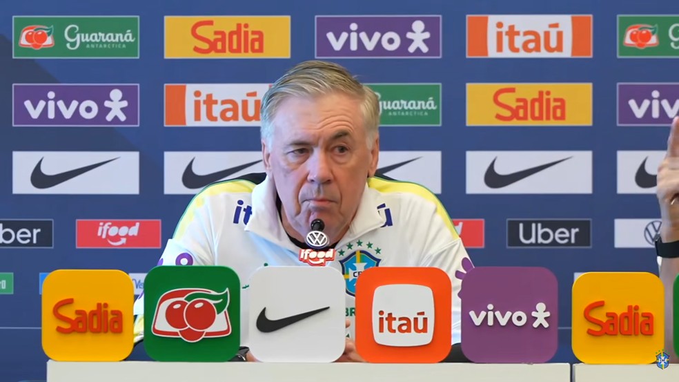 Carlo Ancelotti, técnico da Seleção, em entrevista coletiva — Foto: Reprodução / CBF TV