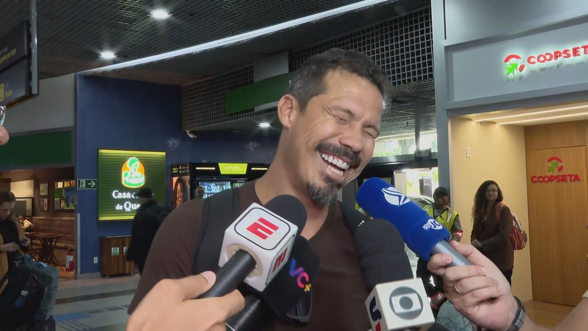 Rolê aleatório: Hernanes 'troca' Sport pelo São Paulo ao comentar situação do time