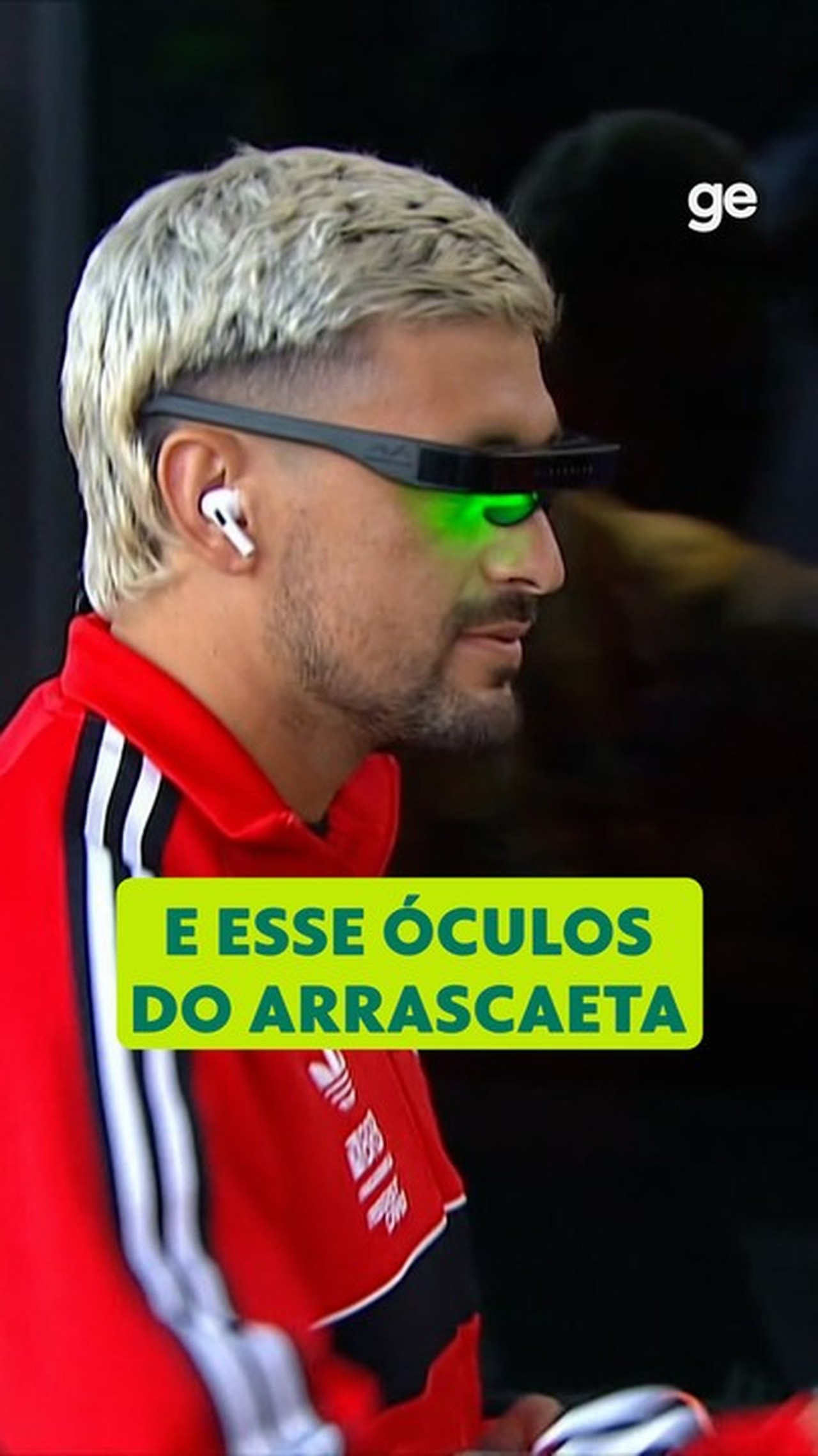 Arrascaeta usa óculos especiais antes de jogo e ajuda Flamengo a vencer