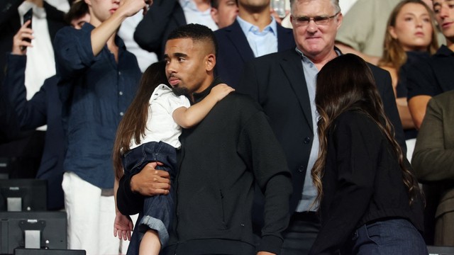 Gabriel Jesus acompanha duelo entre Barcelona e Rayo no Camp Nou