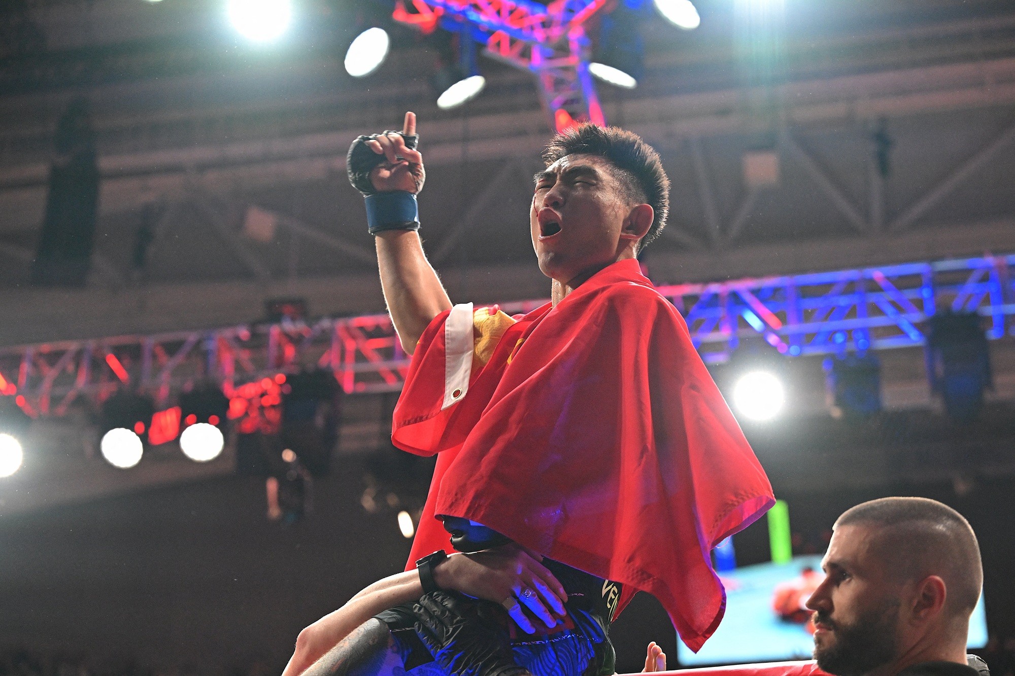 UFC China: Brasileiros brilham, e lutador da casa aplica nocaute na luta principal