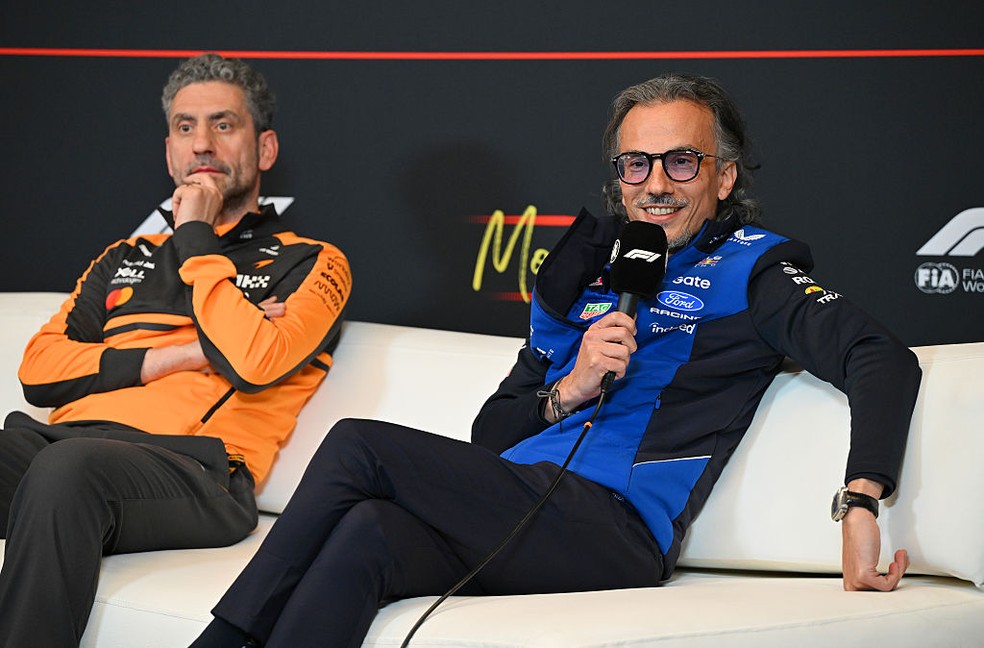 Andrea Stella e Mekies durante GP — McLaren recorre pódio de Gasly