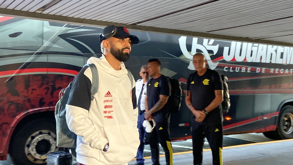 Gabigol embarca para São Paulo — Foto: Jéssica Maldonado