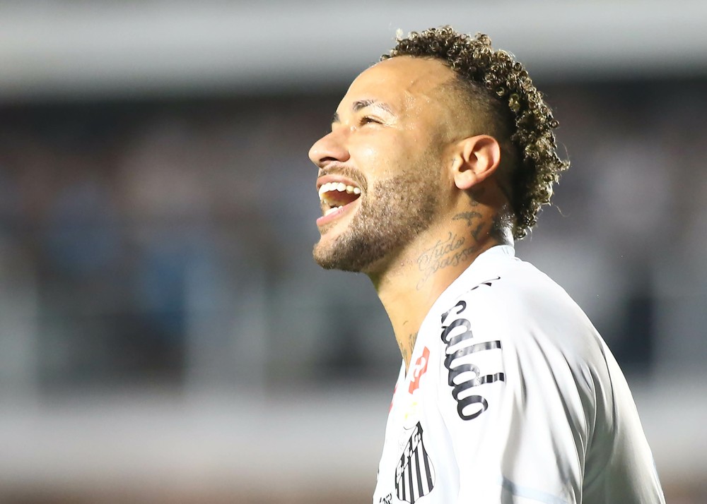Neymar renova contrato com o Santos até dezembro de 2026