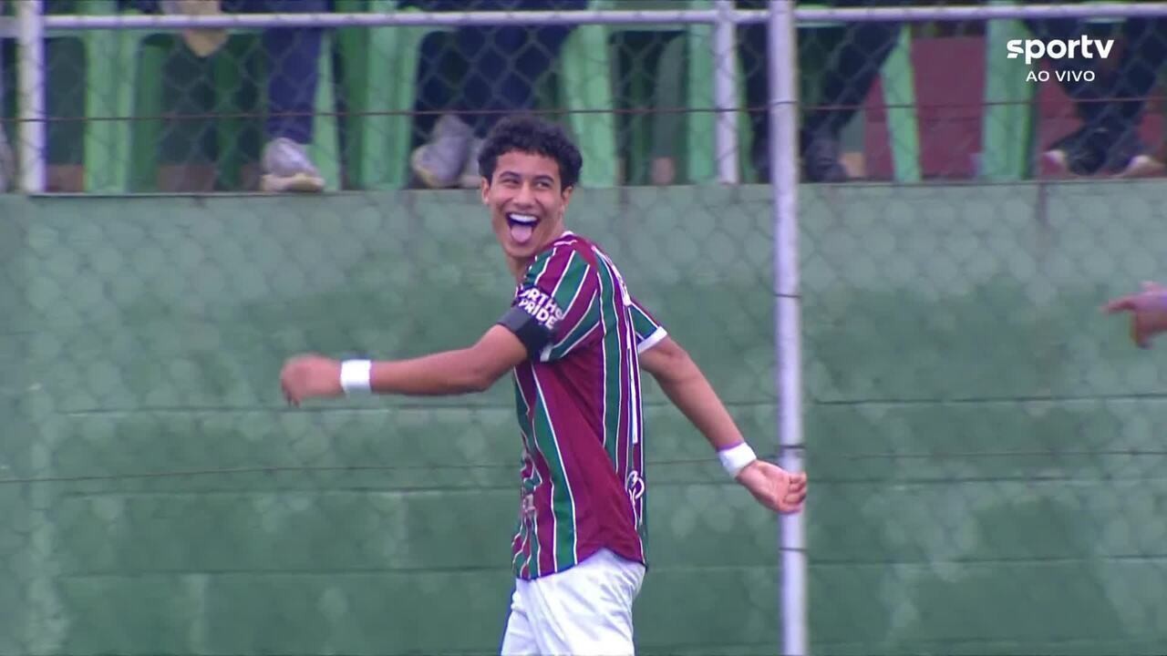 Thiago Almeida, zagueiro do Fluminense, é convocado para a seleção sub-18 de Portugal