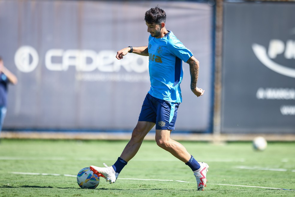Villasanti em treino do Grêmio — Foto: Lucas Uebel/Grêmio