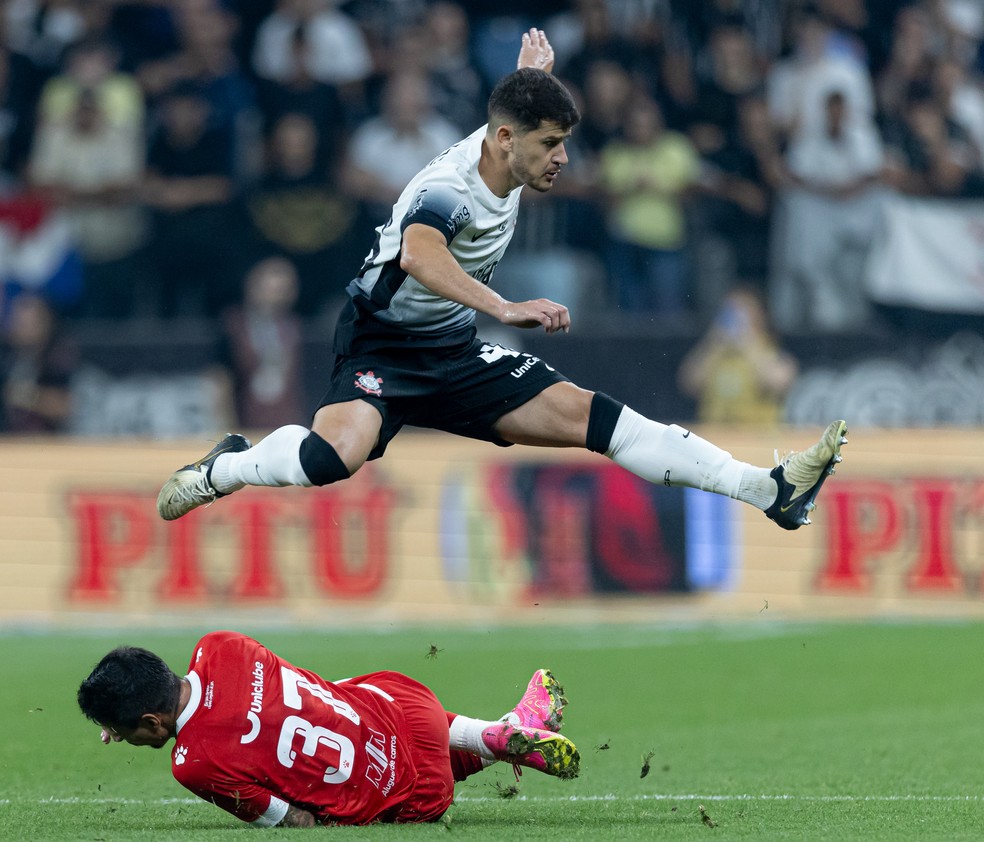 Hugo se tornou titular do Corinthians de maneira discreta — Foto: Rodrigo Coca/Ag. Corinthians