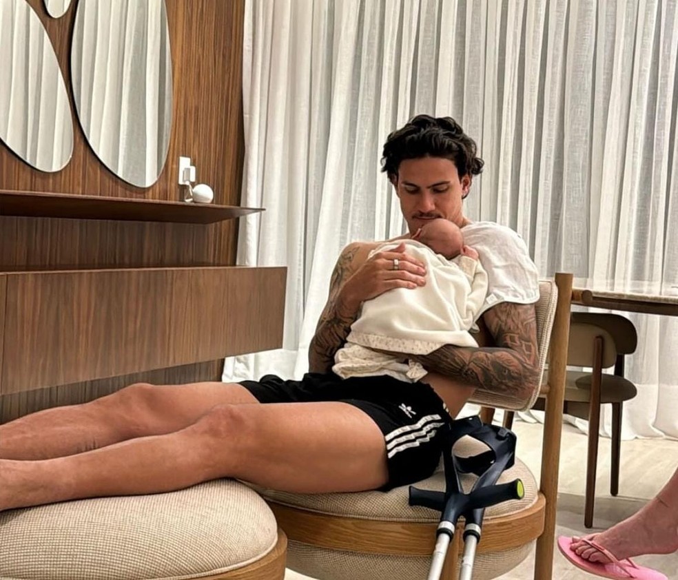 Pedro, do Flamengo, em casa durante recuperação de lesão — Foto: Divulgação