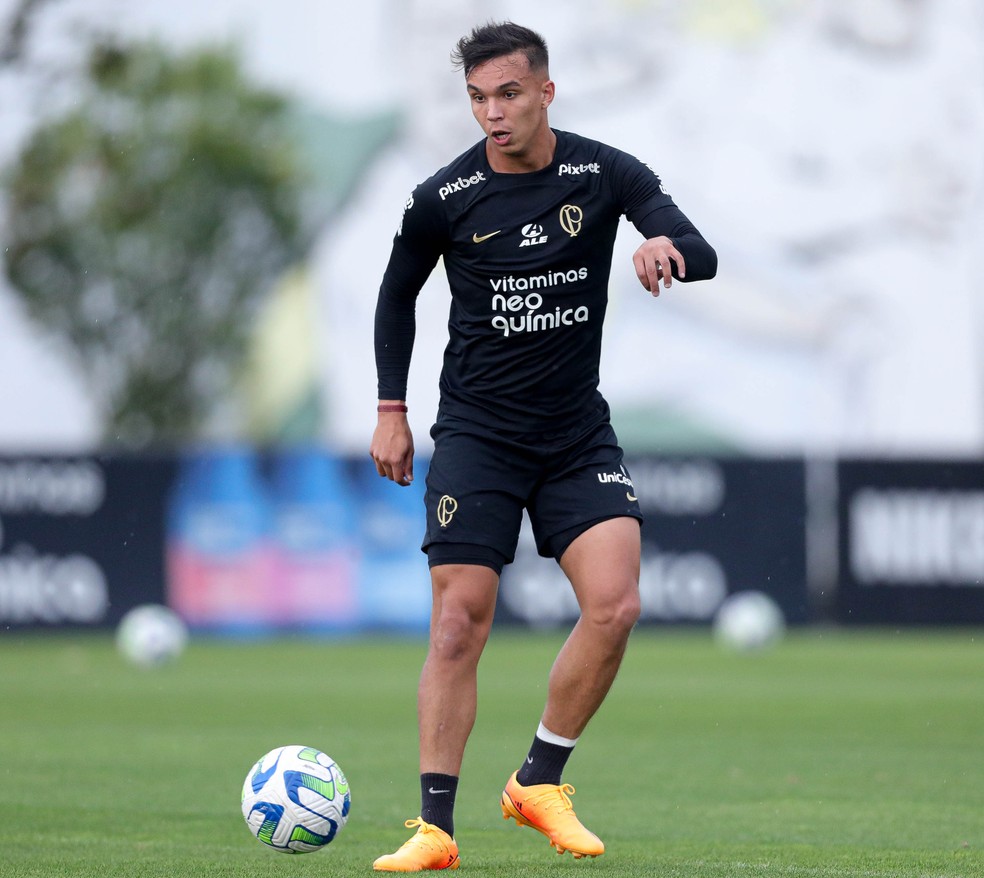 Giovane, atacante do Corinthians, no CT — Foto: Rodrigo Coca/Ag. Corinthians